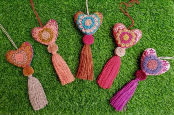 Corazones de fieltro y lana